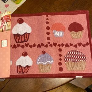 BNWT valentines table runner